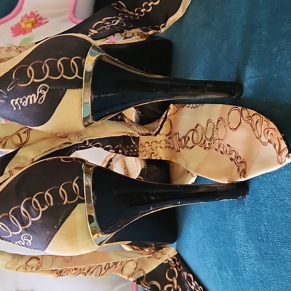 Guess Sandals - Picture 4 of 6